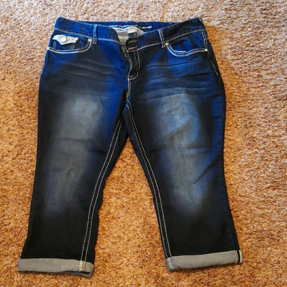EUC Curvy Vanity Capris Size 34